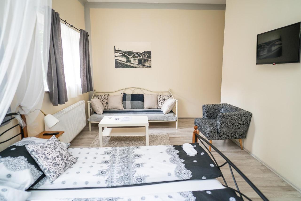 Boutique Hostel Kings N' Queens Zagreb Exteriör bild