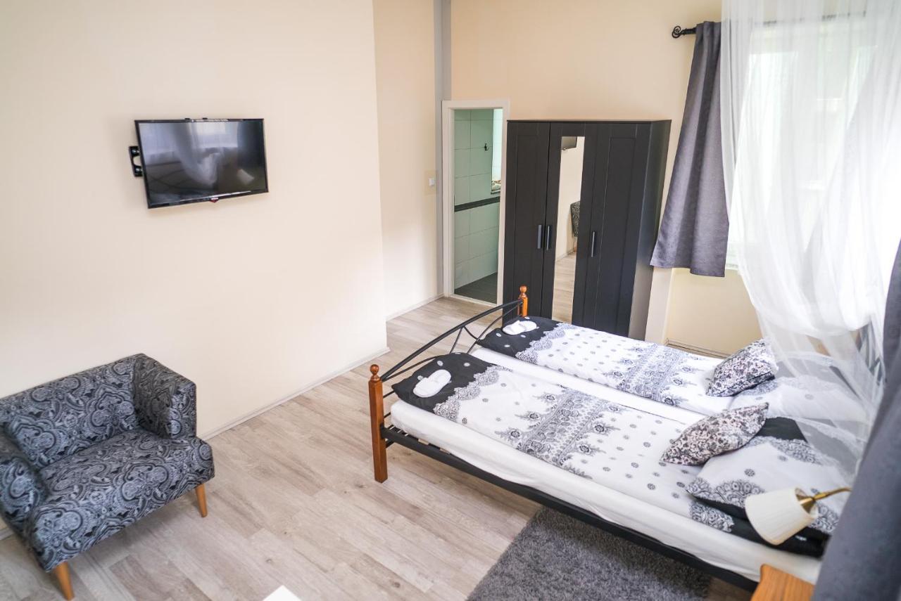 Boutique Hostel Kings N' Queens Zagreb Exteriör bild