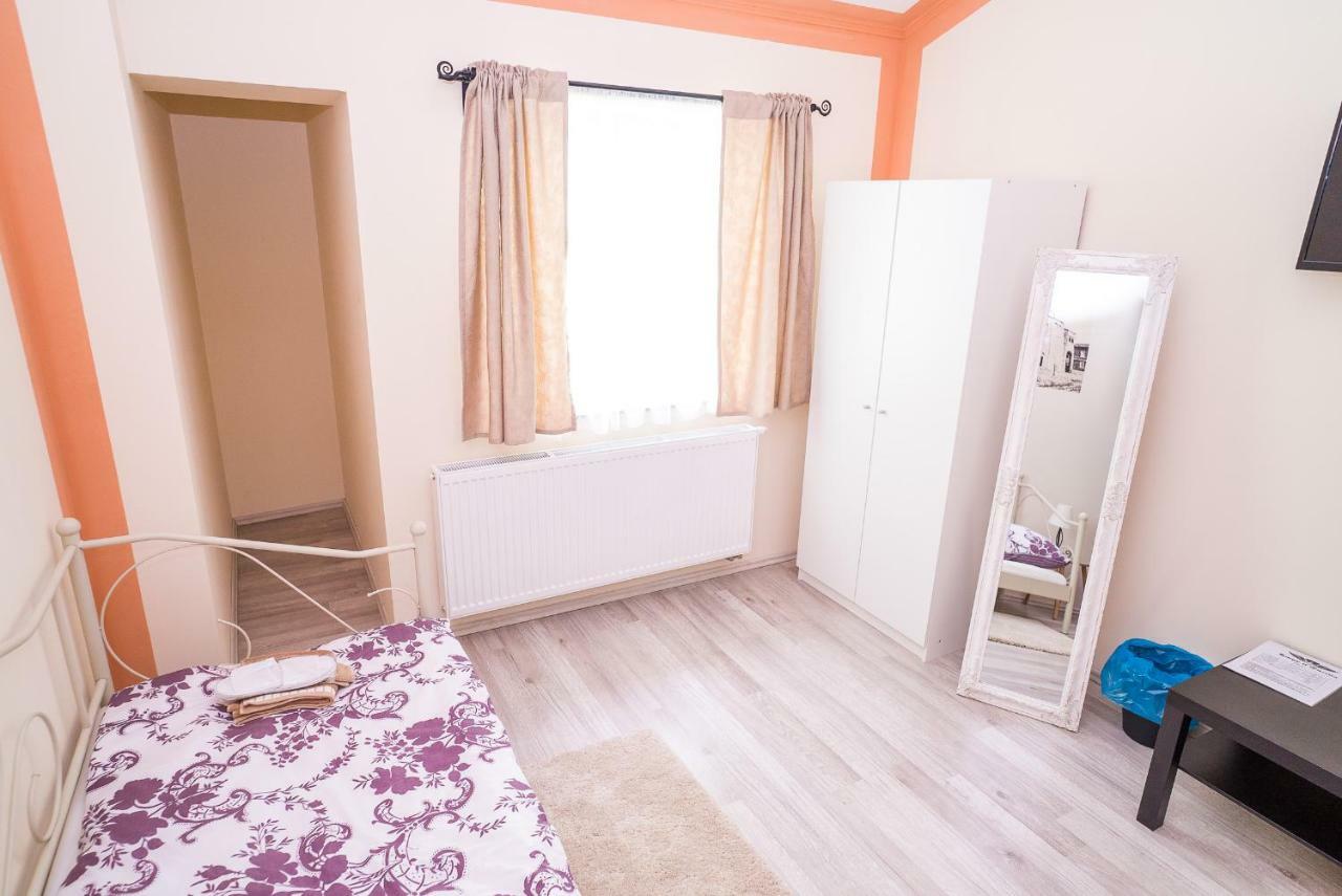 Boutique Hostel Kings N' Queens Zagreb Exteriör bild